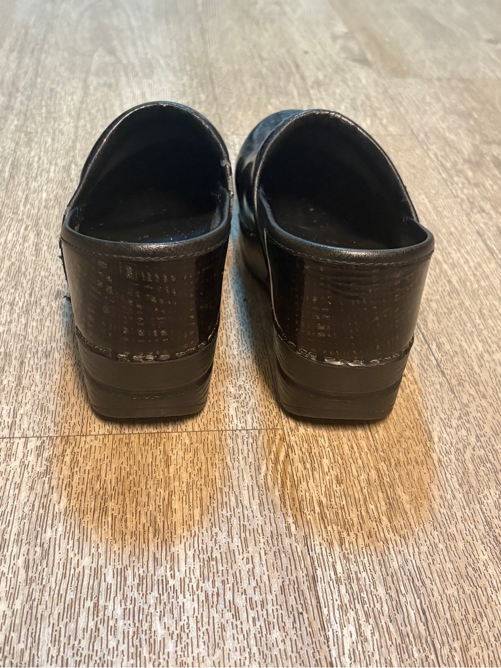 DANSKO SLIP ON SHOES SIZE 37(7) - Picture 6 of 10